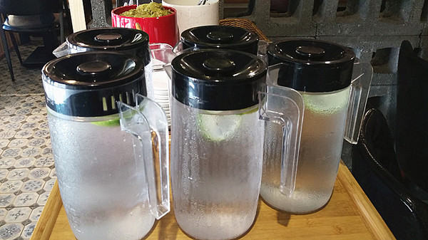 北芳園 專業精緻牛肉麵(信義店)：「台北牛肉麵」【北芳園專業精緻牛肉麵】藝人蕭敬騰愛吃，連觀光局、食尚玩家都指定必吃的牛肉麵店！