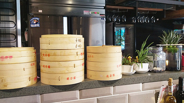 北芳園 專業精緻牛肉麵(信義店)：「台北牛肉麵」【北芳園專業精緻牛肉麵】藝人蕭敬騰愛吃，連觀光局、食尚玩家都指定必吃的牛肉麵店！