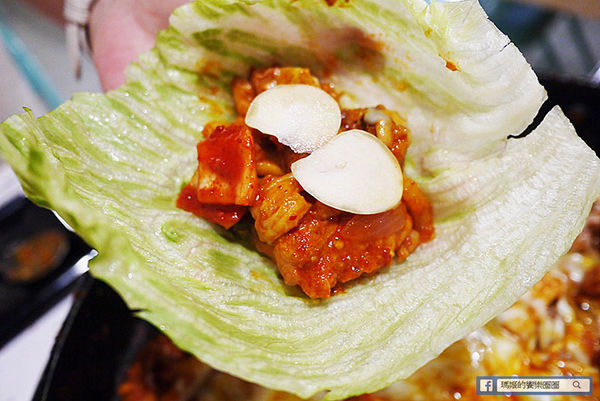 OMAYA春川炒雞(士林中正店)：◆台北士林。捷運士林站【OMAYA春川炒雞-士林中正店】韓式美味無法擋！韓式春川炒雞。10盎司屠夫厚切豬排