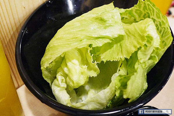 OMAYA春川炒雞(士林中正店)：◆台北士林。捷運士林站【OMAYA春川炒雞-士林中正店】韓式美味無法擋！韓式春川炒雞。10盎司屠夫厚切豬排