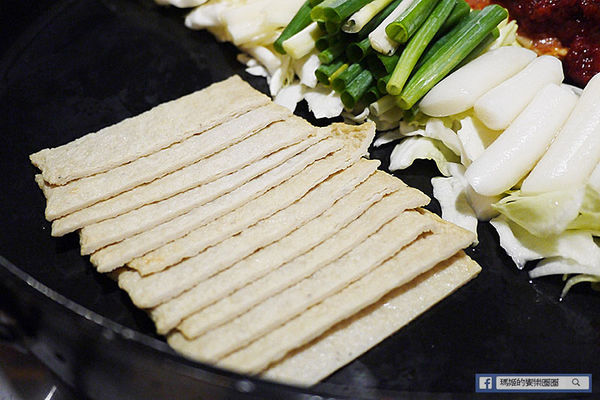 OMAYA春川炒雞(士林中正店)：◆台北士林。捷運士林站【OMAYA春川炒雞-士林中正店】韓式美味無法擋！韓式春川炒雞。10盎司屠夫厚切豬排