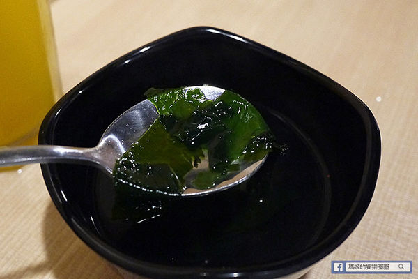 OMAYA春川炒雞(士林中正店)：◆台北士林。捷運士林站【OMAYA春川炒雞-士林中正店】韓式美味無法擋！韓式春川炒雞。10盎司屠夫厚切豬排