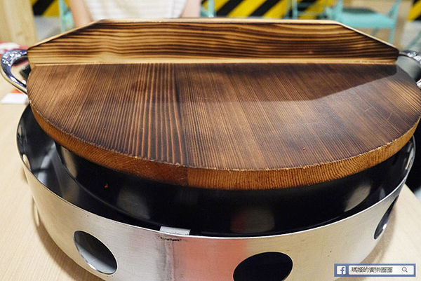 OMAYA春川炒雞(士林中正店)：◆台北士林。捷運士林站【OMAYA春川炒雞-士林中正店】韓式美味無法擋！韓式春川炒雞。10盎司屠夫厚切豬排