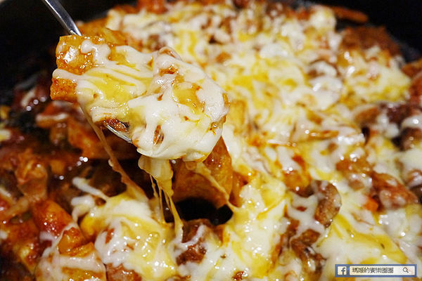 OMAYA春川炒雞(士林中正店)：◆台北士林。捷運士林站【OMAYA春川炒雞-士林中正店】韓式美味無法擋！韓式春川炒雞。10盎司屠夫厚切豬排