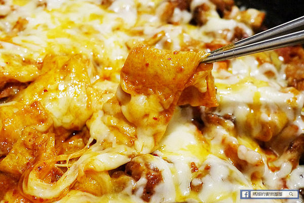 OMAYA春川炒雞(士林中正店)：◆台北士林。捷運士林站【OMAYA春川炒雞-士林中正店】韓式美味無法擋！韓式春川炒雞。10盎司屠夫厚切豬排