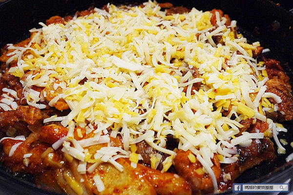 OMAYA春川炒雞(士林中正店)：◆台北士林。捷運士林站【OMAYA春川炒雞-士林中正店】韓式美味無法擋！韓式春川炒雞。10盎司屠夫厚切豬排