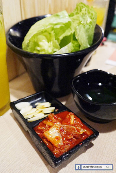 OMAYA春川炒雞(士林中正店)：◆台北士林。捷運士林站【OMAYA春川炒雞-士林中正店】韓式美味無法擋！韓式春川炒雞。10盎司屠夫厚切豬排