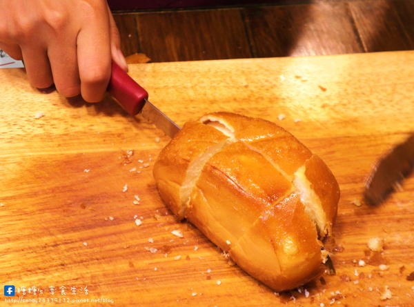 幸福之家 - 黃金煉乳饅頭 東海創始店:〖台中│美食〗幸福之家 - 黃金煉乳饅頭 東海創始店 ❤ 香甜煉乳炸饅頭,口味多多任你挑選,還有會拉絲~~~的起司包唷!!