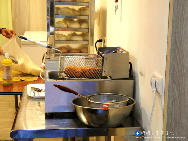 幸福之家 - 黃金煉乳饅頭 東海創始店:〖台中│美食〗幸福之家 - 黃金煉乳饅頭 東海創始店 ❤ 香甜煉乳炸饅頭,口味多多任你挑選,還有會拉絲~~~的起司包唷!!