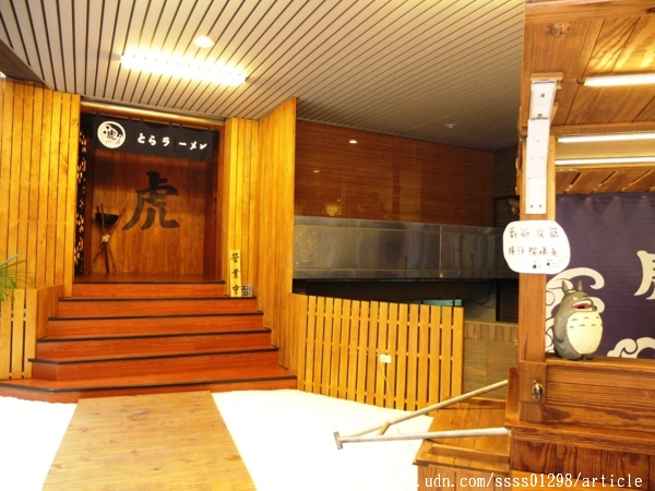 虎拉麵：【愛評口碑券】虎拉麵。高雄深夜隱藏版拉麵終於有店面啦！拉麵控的美味基地 必吃限量豪華豚骨拉麵