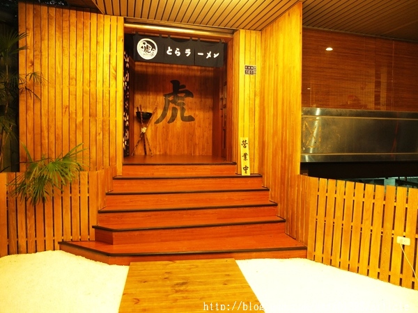 虎拉麵：【愛評口碑券】虎拉麵。高雄深夜隱藏版拉麵終於有店面啦！拉麵控的美味基地 必吃限量豪華豚骨拉麵