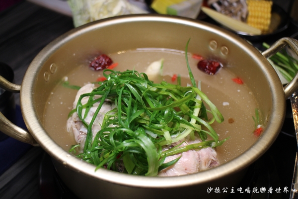 新沙洞韓國涮涮鍋:東區涮涮鍋『新沙洞韓國涮涮鍋』韓式炸雞/人蔘雞火鍋/捷運國父紀念館站