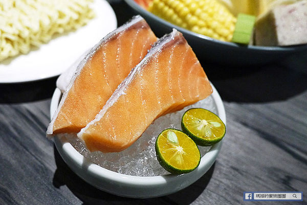 新沙洞韓國涮涮鍋:◆台北東區。捷運國父紀念館【新沙洞韓國涮涮鍋】東區韓式料理。韓式牛骨泡菜鍋。雞湯鍋。韓式炸雞。韓國美食。韓式火鍋