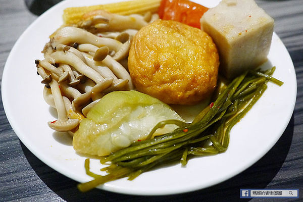 新沙洞韓國涮涮鍋:◆台北東區。捷運國父紀念館【新沙洞韓國涮涮鍋】東區韓式料理。韓式牛骨泡菜鍋。雞湯鍋。韓式炸雞。韓國美食。韓式火鍋