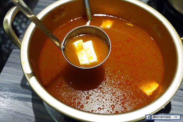 新沙洞韓國涮涮鍋:◆台北東區。捷運國父紀念館【新沙洞韓國涮涮鍋】東區韓式料理。韓式牛骨泡菜鍋。雞湯鍋。韓式炸雞。韓國美食。韓式火鍋