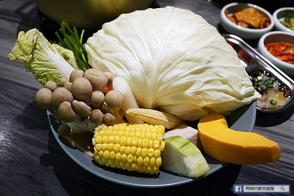 新沙洞韓國涮涮鍋:◆台北東區。捷運國父紀念館【新沙洞韓國涮涮鍋】東區韓式料理。韓式牛骨泡菜鍋。雞湯鍋。韓式炸雞。韓國美食。韓式火鍋