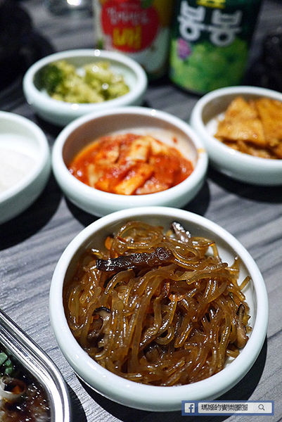 新沙洞韓國涮涮鍋:◆台北東區。捷運國父紀念館【新沙洞韓國涮涮鍋】東區韓式料理。韓式牛骨泡菜鍋。雞湯鍋。韓式炸雞。韓國美食。韓式火鍋