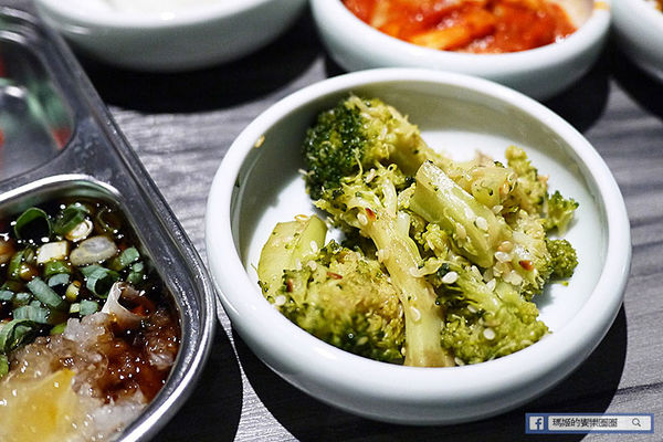 新沙洞韓國涮涮鍋:◆台北東區。捷運國父紀念館【新沙洞韓國涮涮鍋】東區韓式料理。韓式牛骨泡菜鍋。雞湯鍋。韓式炸雞。韓國美食。韓式火鍋