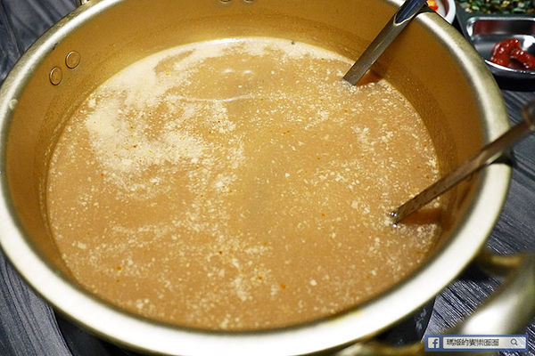 新沙洞韓國涮涮鍋:◆台北東區。捷運國父紀念館【新沙洞韓國涮涮鍋】東區韓式料理。韓式牛骨泡菜鍋。雞湯鍋。韓式炸雞。韓國美食。韓式火鍋