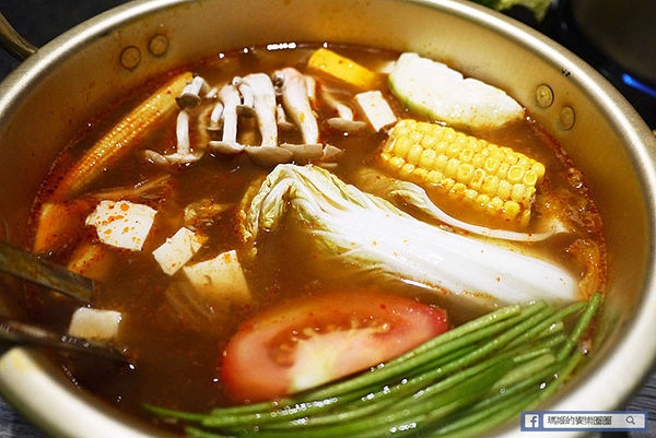 新沙洞韓國涮涮鍋:◆台北東區。捷運國父紀念館【新沙洞韓國涮涮鍋】東區韓式料理。韓式牛骨泡菜鍋。雞湯鍋。韓式炸雞。韓國美食。韓式火鍋