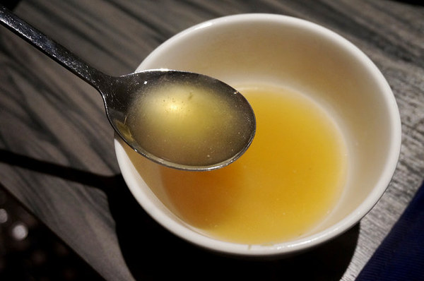 新沙洞韓國涮涮鍋：[國父紀念館] 新沙洞韓國涮涮鍋：韓式湯底+高檔食材+道地小菜&炸雞的特色火鍋 /東區韓式料理/