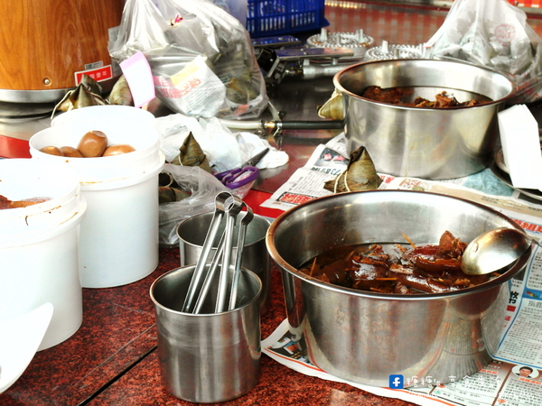 金總立吞焢肉:〖台中│美食〗金總立吞焢肉 ❤ 焢肉行動餐車,烏日趴趴造~六點開賣常常不到一小時就賣光光了!!要吃要搶快~