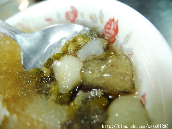 八寶冰花生仁湯:【美食特搜。台南中西區】石精臼謝家八寶冰(民族路八寶冰)。台南府城吃冰好去處 清涼美味的傳統八寶冰