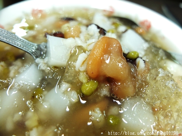 八寶冰花生仁湯:【美食特搜。台南中西區】石精臼謝家八寶冰(民族路八寶冰)。台南府城吃冰好去處 清涼美味的傳統八寶冰