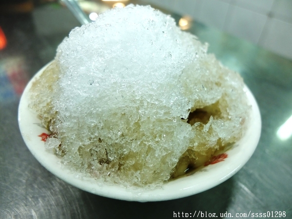 八寶冰花生仁湯:【美食特搜。台南中西區】石精臼謝家八寶冰(民族路八寶冰)。台南府城吃冰好去處 清涼美味的傳統八寶冰