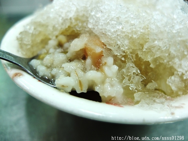 八寶冰花生仁湯:【美食特搜。台南中西區】石精臼謝家八寶冰(民族路八寶冰)。台南府城吃冰好去處 清涼美味的傳統八寶冰