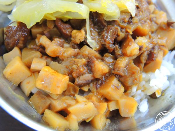 涼師父大腸蚵仔麵線：呷飽祙【台中西屯･涼師父大腸蚵仔麵線】品項多元平價美味