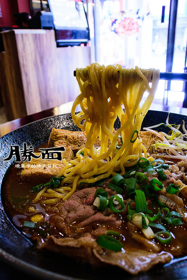 勝麵(士林夜市店):【台北士林 | 勝麵】充滿牛肉香氣的麻辣麵好選擇