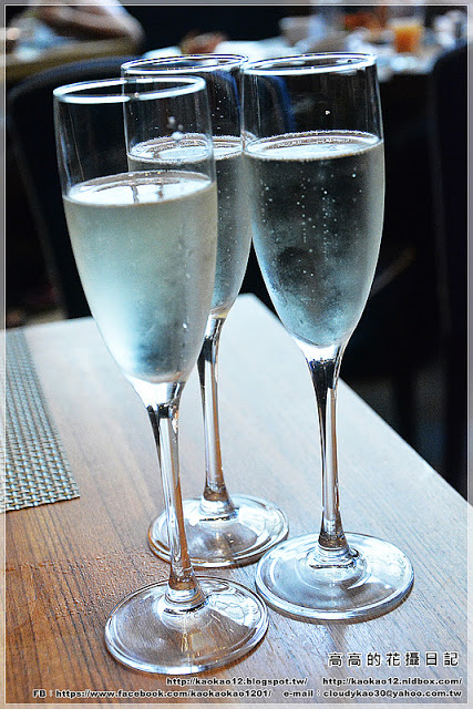 國賓大飯店 i River愛河牛排海鮮自助餐廳:【高雄】前金區。國賓 i River 愛河牛排海鮮自助餐廳