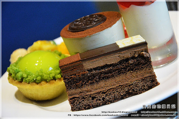 國賓大飯店 i River愛河牛排海鮮自助餐廳:【高雄】前金區。國賓 i River 愛河牛排海鮮自助餐廳