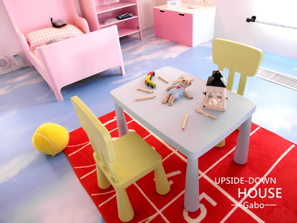 【高雄♥】來到駁二顛倒屋，感受反轉世界的魅力。：【高雄】這個世界造反啦！怎麼拍都好拍，駁二顛倒屋！（七月底前穿比基尼免費入場！