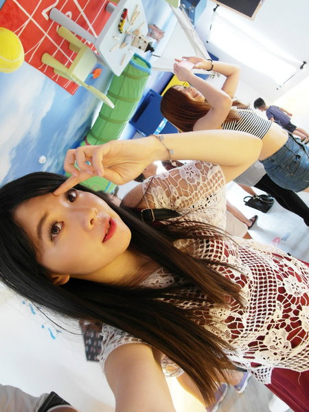 【高雄♥】來到駁二顛倒屋，感受反轉世界的魅力。：【高雄】這個世界造反啦！怎麼拍都好拍，駁二顛倒屋！（七月底前穿比基尼免費入場！