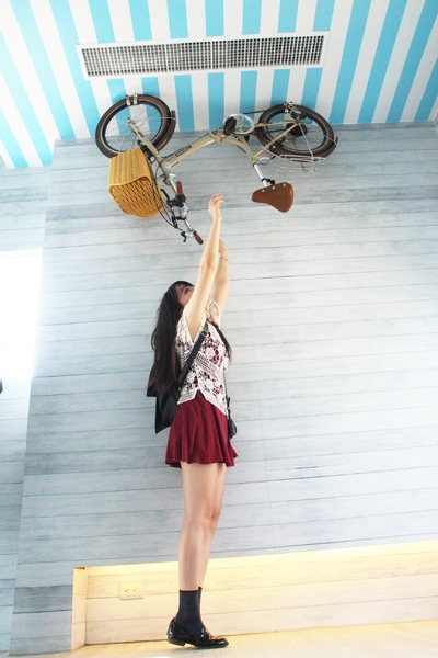 【高雄♥】來到駁二顛倒屋，感受反轉世界的魅力。：【高雄】這個世界造反啦！怎麼拍都好拍，駁二顛倒屋！（七月底前穿比基尼免費入場！