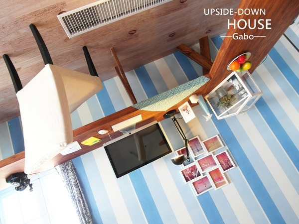 【高雄♥】來到駁二顛倒屋，感受反轉世界的魅力。：【高雄】這個世界造反啦！怎麼拍都好拍，駁二顛倒屋！（七月底前穿比基尼免費入場！