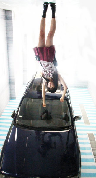 【高雄♥】來到駁二顛倒屋，感受反轉世界的魅力。：【高雄】這個世界造反啦！怎麼拍都好拍，駁二顛倒屋！（七月底前穿比基尼免費入場！