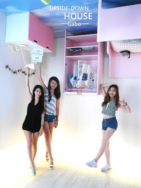 【高雄♥】來到駁二顛倒屋，感受反轉世界的魅力。：【高雄】這個世界造反啦！怎麼拍都好拍，駁二顛倒屋！（七月底前穿比基尼免費入場！