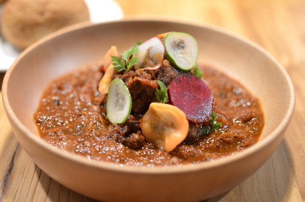 VITA SQUEEZE:W小姐旅行畫報/ 台北|食記 VITA SQUEEZE 輕法式果汁輕食 火紅現打果汁 想舒服坐上一整天 蔬菜格子趣 少奶奶蘋果肌