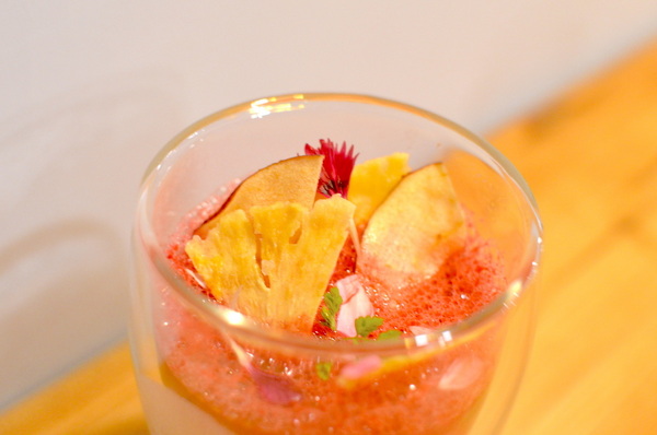 VITA SQUEEZE:W小姐旅行畫報/ 台北|食記 VITA SQUEEZE 輕法式果汁輕食 火紅現打果汁 想舒服坐上一整天 蔬菜格子趣 少奶奶蘋果肌