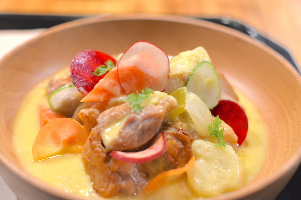 VITA SQUEEZE:W小姐旅行畫報/ 台北|食記 VITA SQUEEZE 輕法式果汁輕食 火紅現打果汁 想舒服坐上一整天 蔬菜格子趣 少奶奶蘋果肌