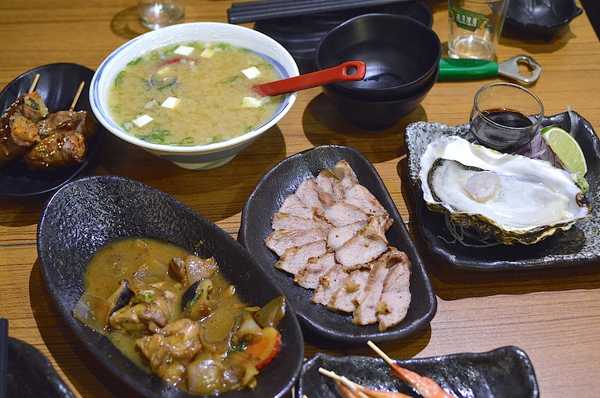 腹一杯 Haraipai:W小姐旅行畫報/ 台北食報| 腹一杯Haraipai 日式居酒屋 食事-酒場-串燒 好吃不一定貴 隱藏版淚眼CP值 食材媲美高級料亭#南京復興站