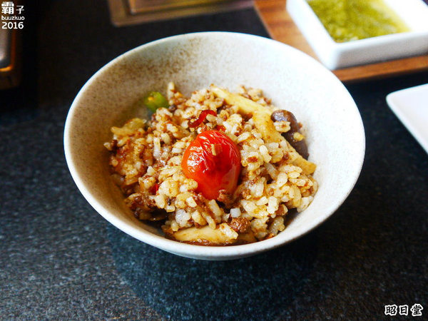 昭日堂:昭日堂燒肉名門,秋季燒肉加火鍋,三人用餐超划算!