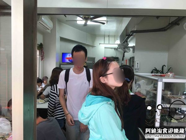 【桃園小吃】三妹四川風味小吃-排隊店!用餐時間座無虛席.在地推薦/燃麵/酸辣粉/蹄花麵/巷弄美食/桃園美食小吃