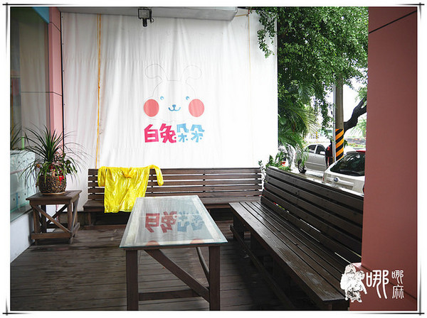 白兔朵朵親子餐廳:有北極熊和兔兔造型飯,還有蝶豆花白醬,更有超大溜滑梯球池給小朋友玩耍