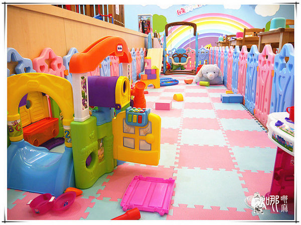 白兔朵朵親子餐廳:有北極熊和兔兔造型飯,還有蝶豆花白醬,更有超大溜滑梯球池給小朋友玩耍