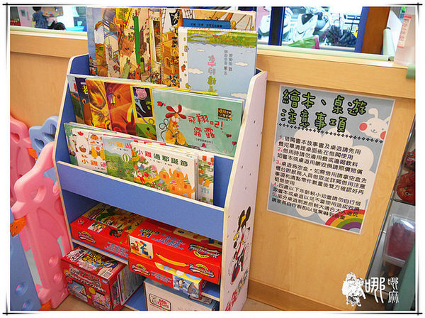 白兔朵朵親子餐廳:有北極熊和兔兔造型飯,還有蝶豆花白醬,更有超大溜滑梯球池給小朋友玩耍