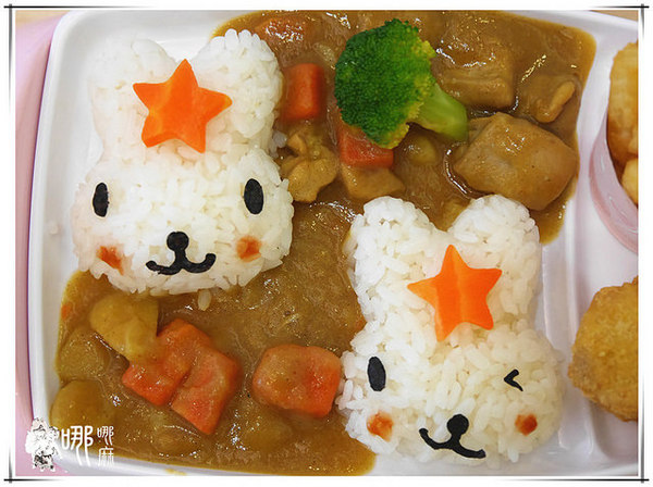 白兔朵朵親子餐廳:有北極熊和兔兔造型飯,還有蝶豆花白醬,更有超大溜滑梯球池給小朋友玩耍